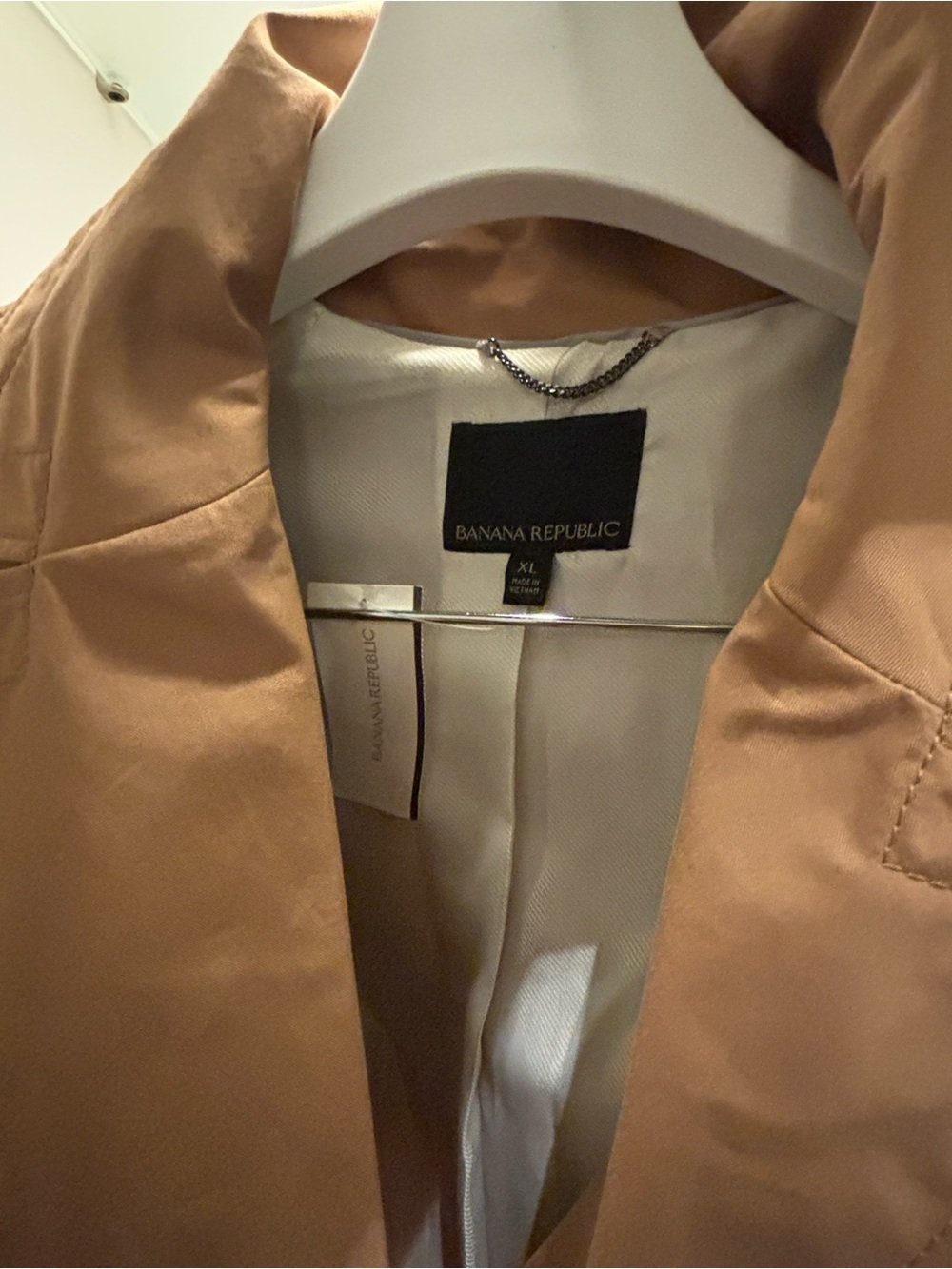 Banana Republic Tan Trench Coat with Tie Belt - Picture 2 of 9